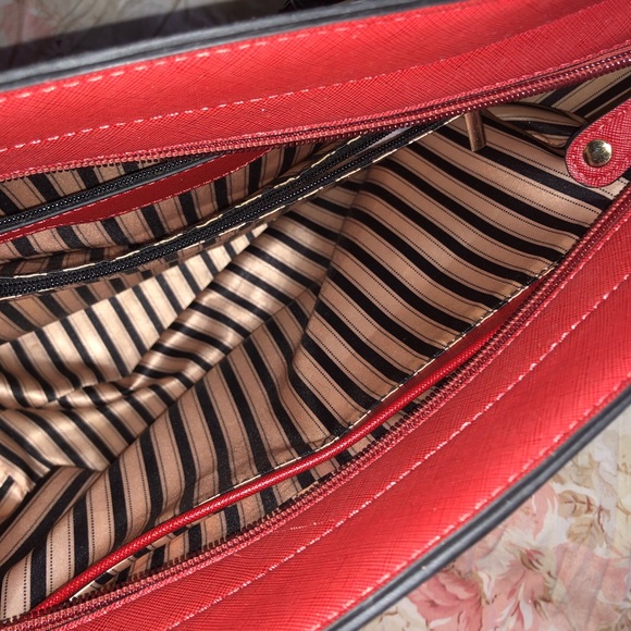 Red bag - Picture 4 of 4